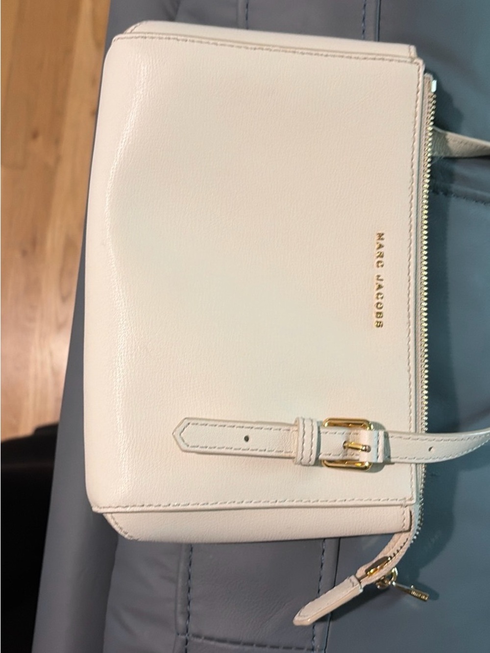 Marc Jacobs Ivory Leather Crossbody with Gold Hardware - Picture 8 of 9